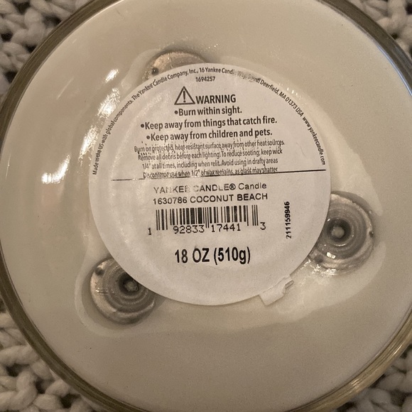 Yankee Candle Coconut Beach - Picture 4 of 5